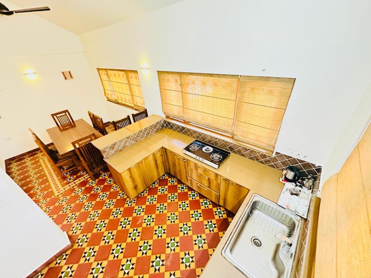 Tarang Holiday Homes Витірі Екстер'єр фото