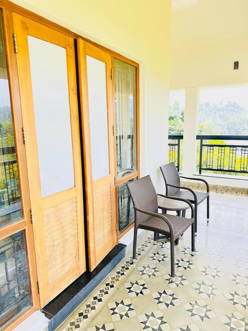 Tarang Holiday Homes Витірі Екстер'єр фото