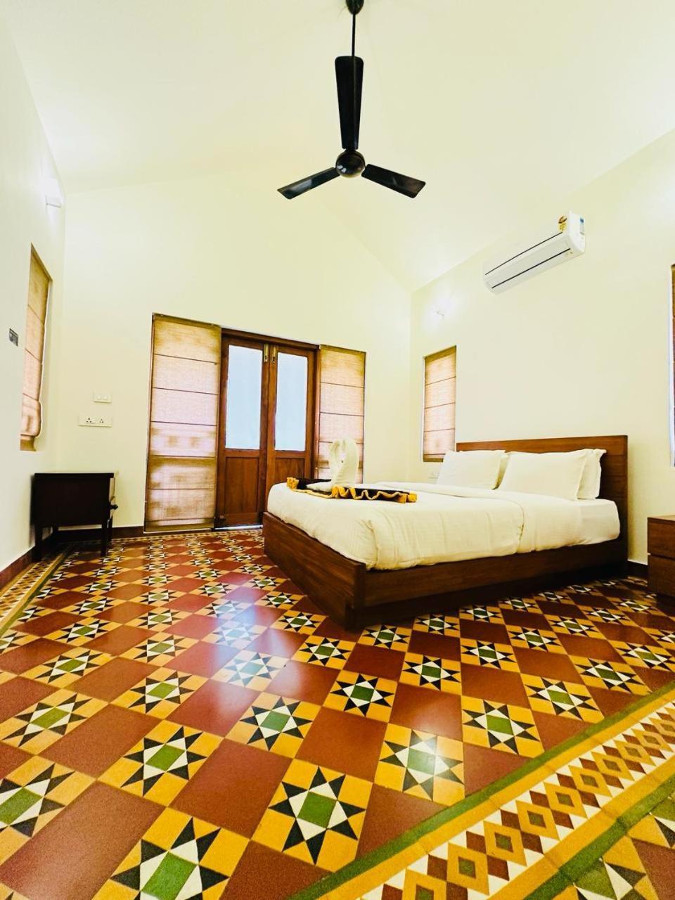 Tarang Holiday Homes Витірі Екстер'єр фото