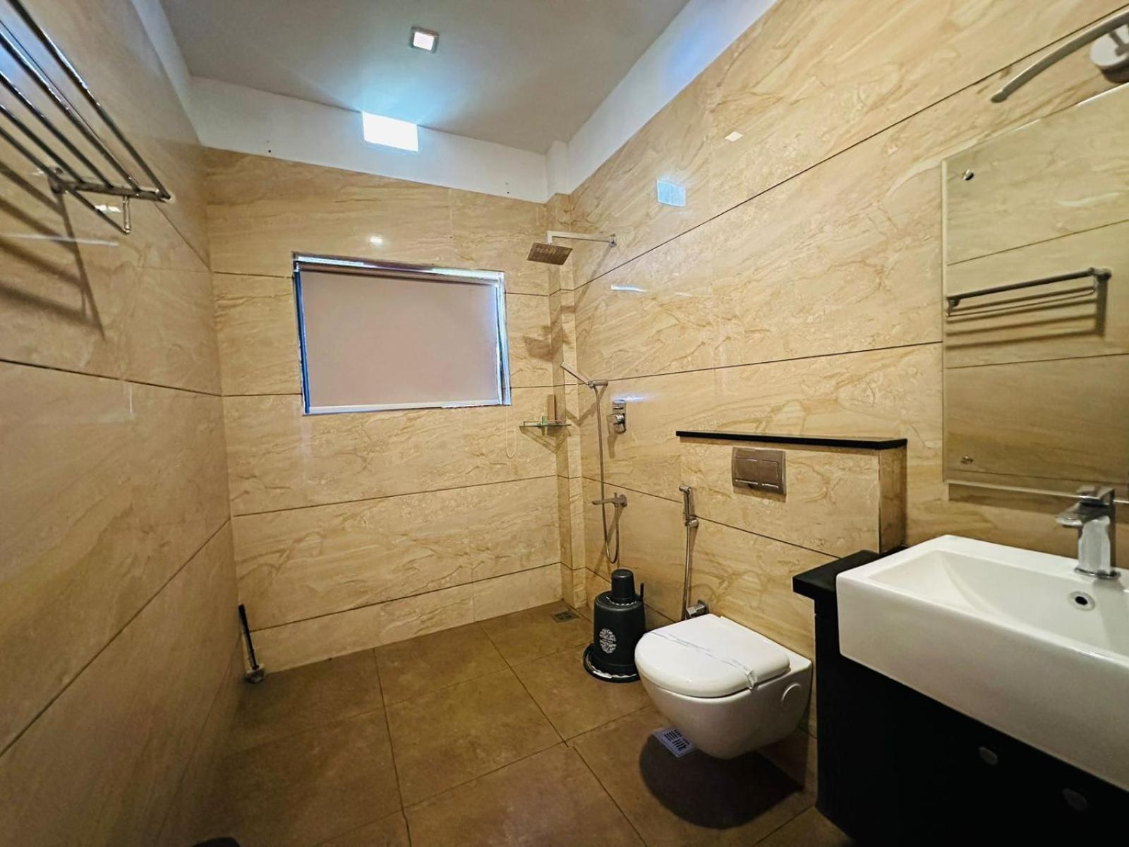 Tarang Holiday Homes Витірі Екстер'єр фото